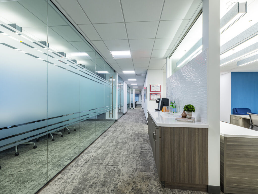 glass wall for small meeting rooms