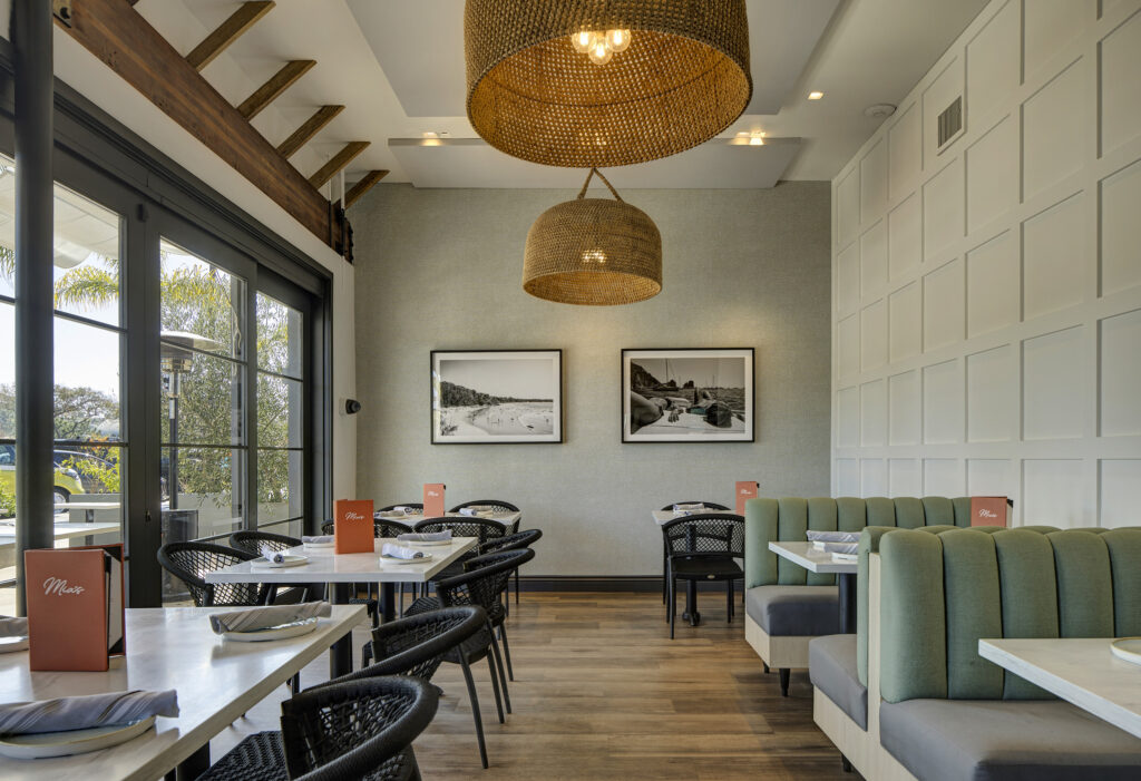 interior mia's booth