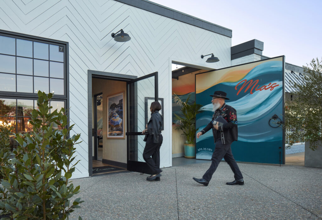 exterior mia's people walking in