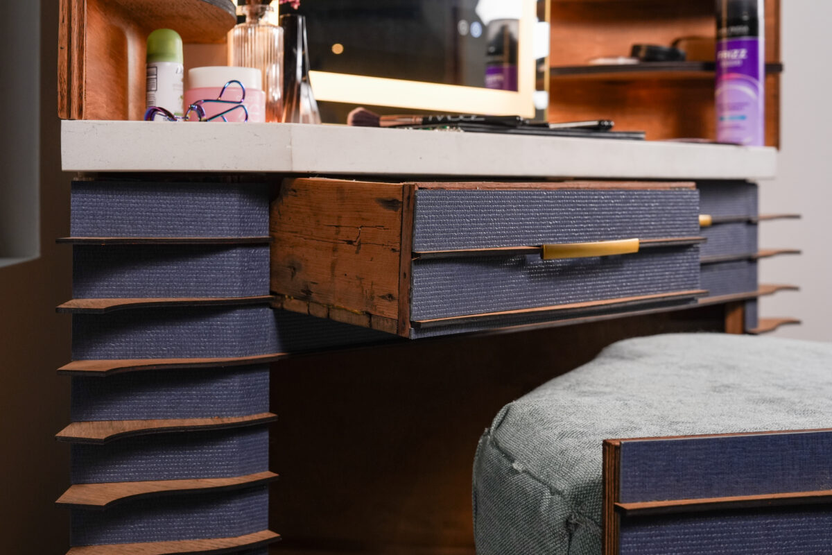 Furniture Flip Piece